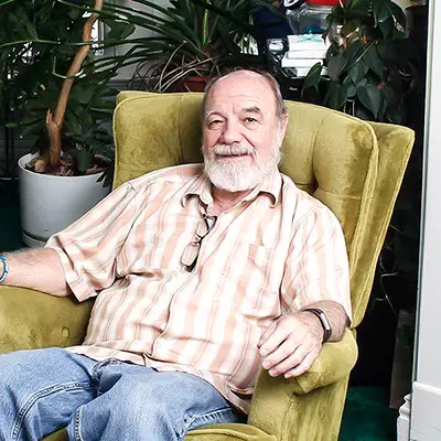 Michael Mohler, Lead Therapist at The Healing Project, seated in a green chair